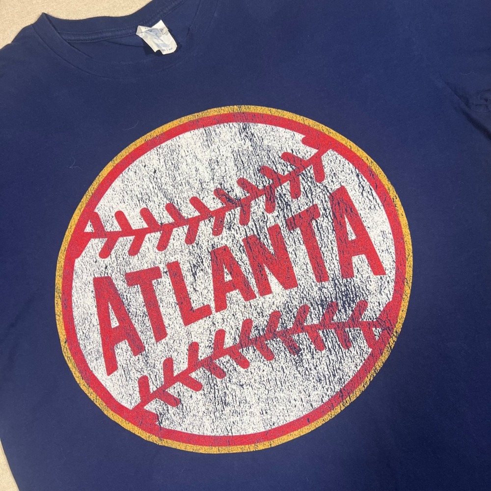 Atlanta Baseball T Shirt XL Adult Port & Company Fan Favorite‎ Graphic *FLAW